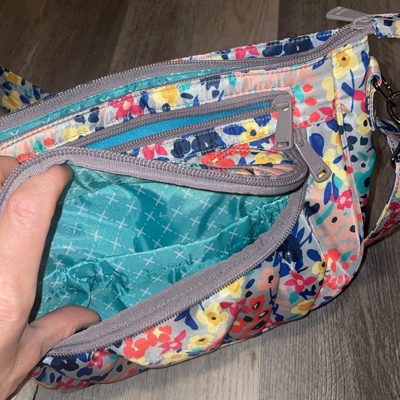 Lug MAMBO Crossbody Bag Wildflower RFID NWOT!!stunning - Picture 5 of 9